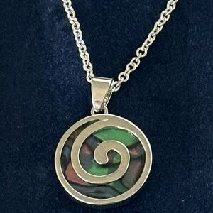 ♥️Silver Plated Carrick Silverware Abalone Spiral Pendant Necklace